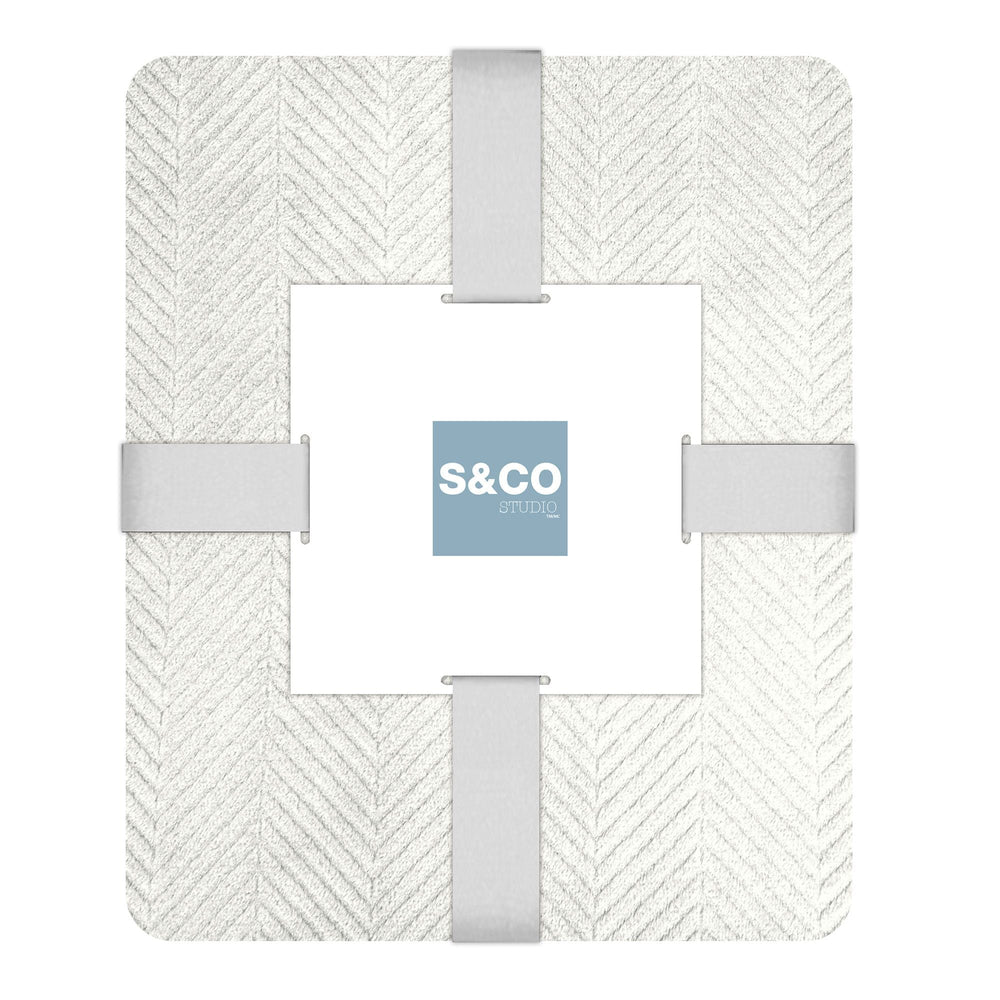 Jeté 48 po x 60 po chevrons blanc cassé