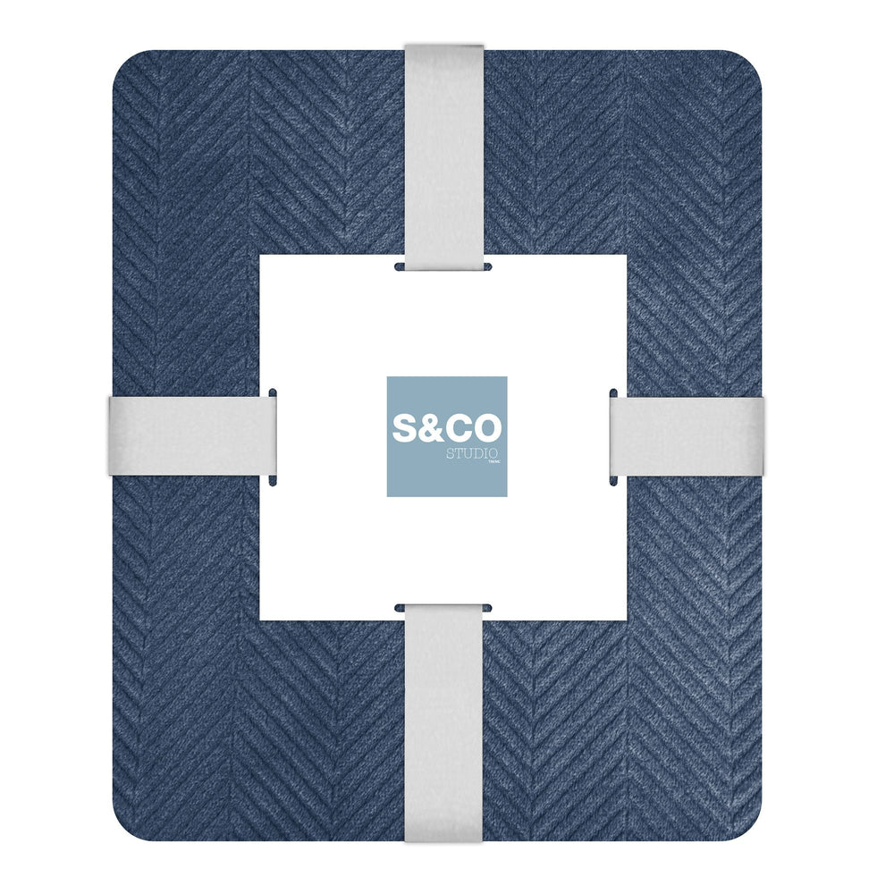 Jeté 48 po x 60 po chevrons bleu marin