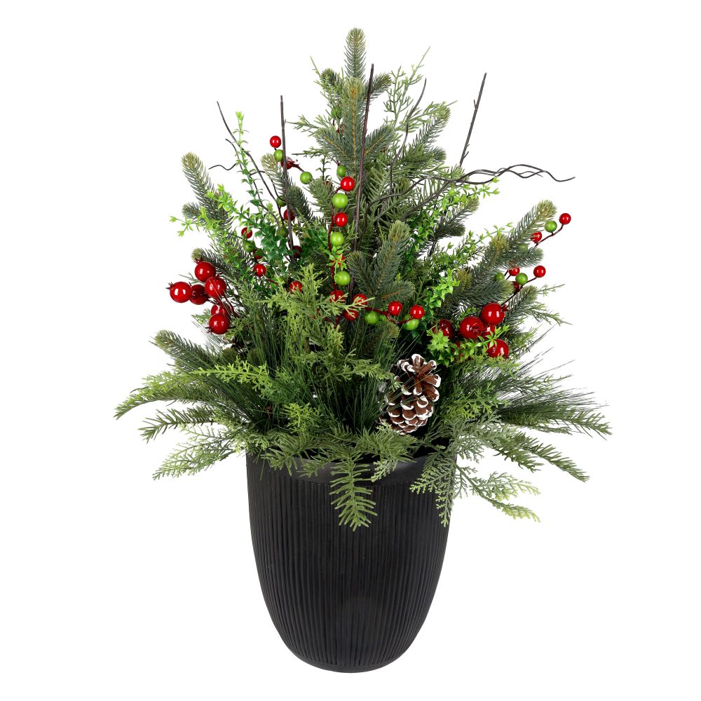Arrangement de pin et baies 31 po dans un pot noir