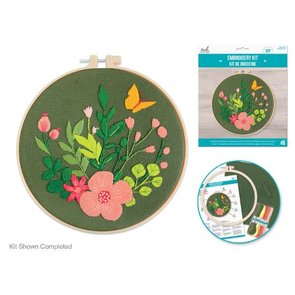 Ensemble de broderie à fil papillon dans le jardin