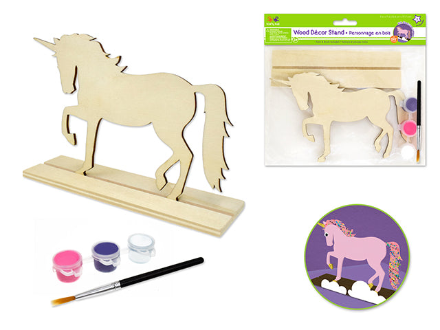 Personnage en bois debout licorne