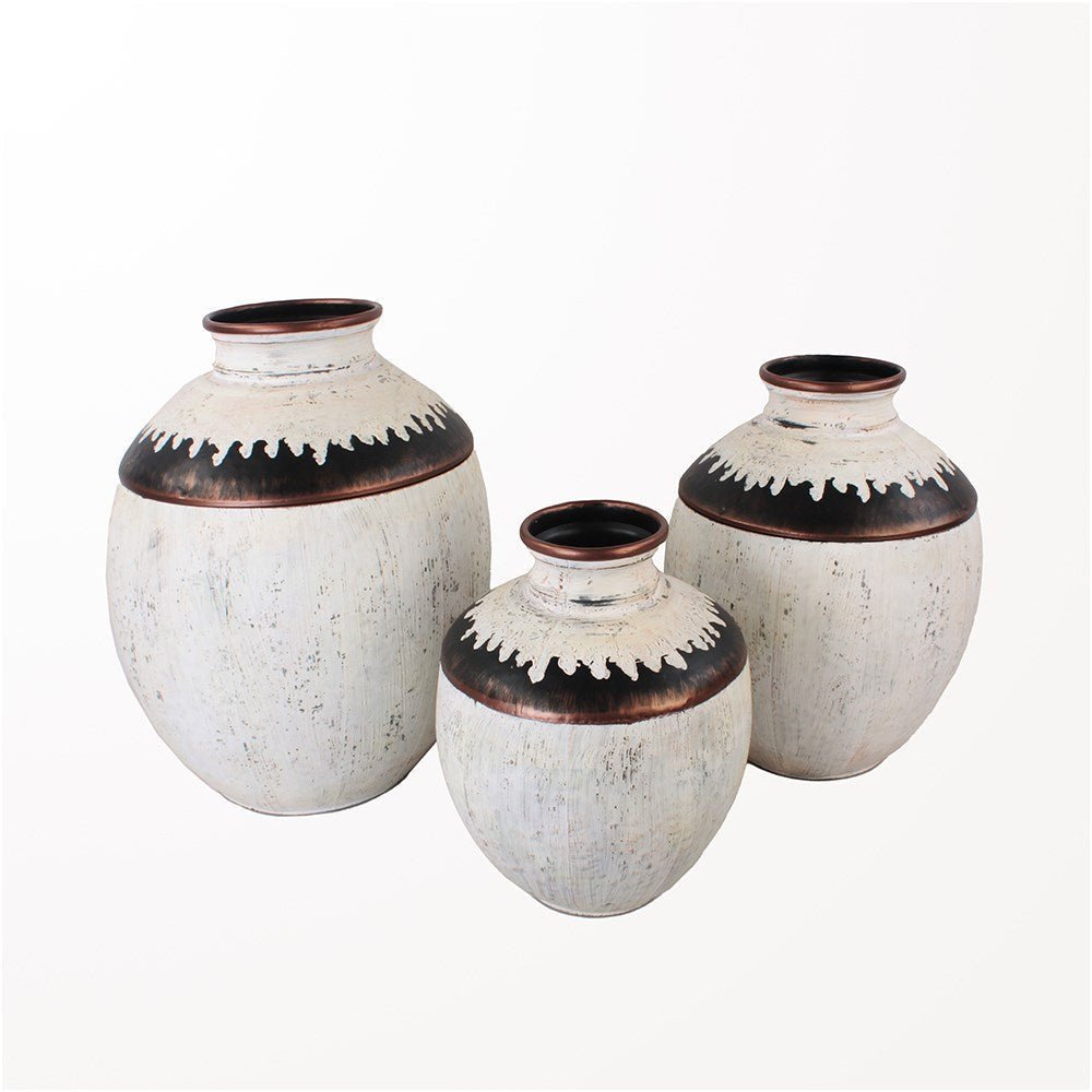 Vase rond en métal vintage