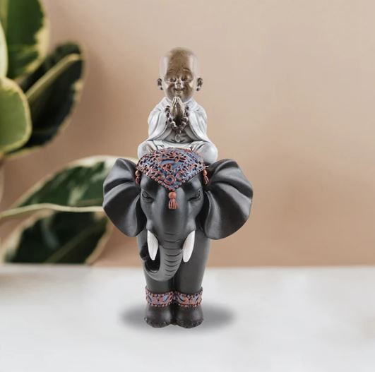 Bouddha en prière sur un éléphant 5,5 po x 5 po x 11 po