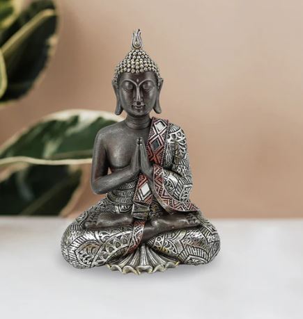 Bouddha argent assis qui prie 6 po x 3,5 po x 9 po