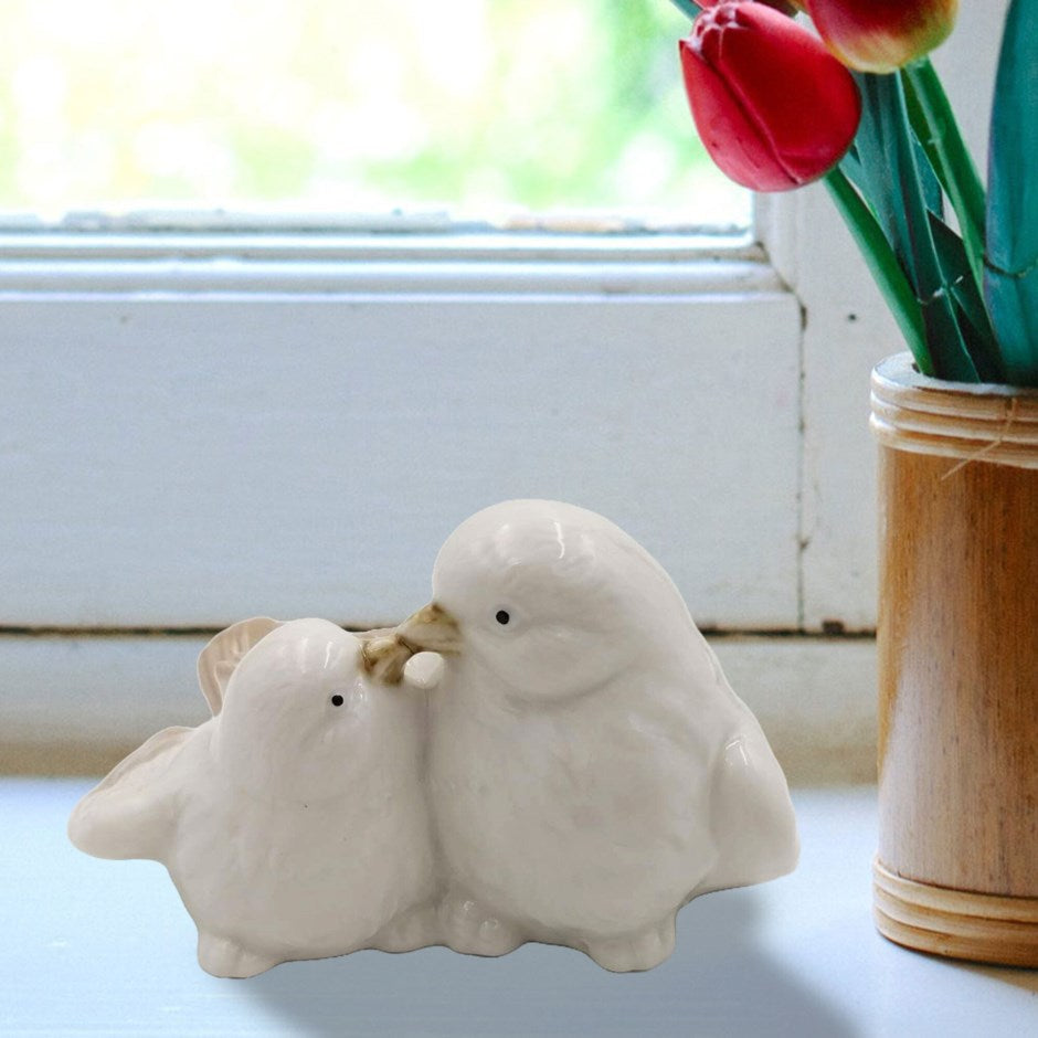 Duo de 2 petits oiseaux décoratifs qui s'embrassent