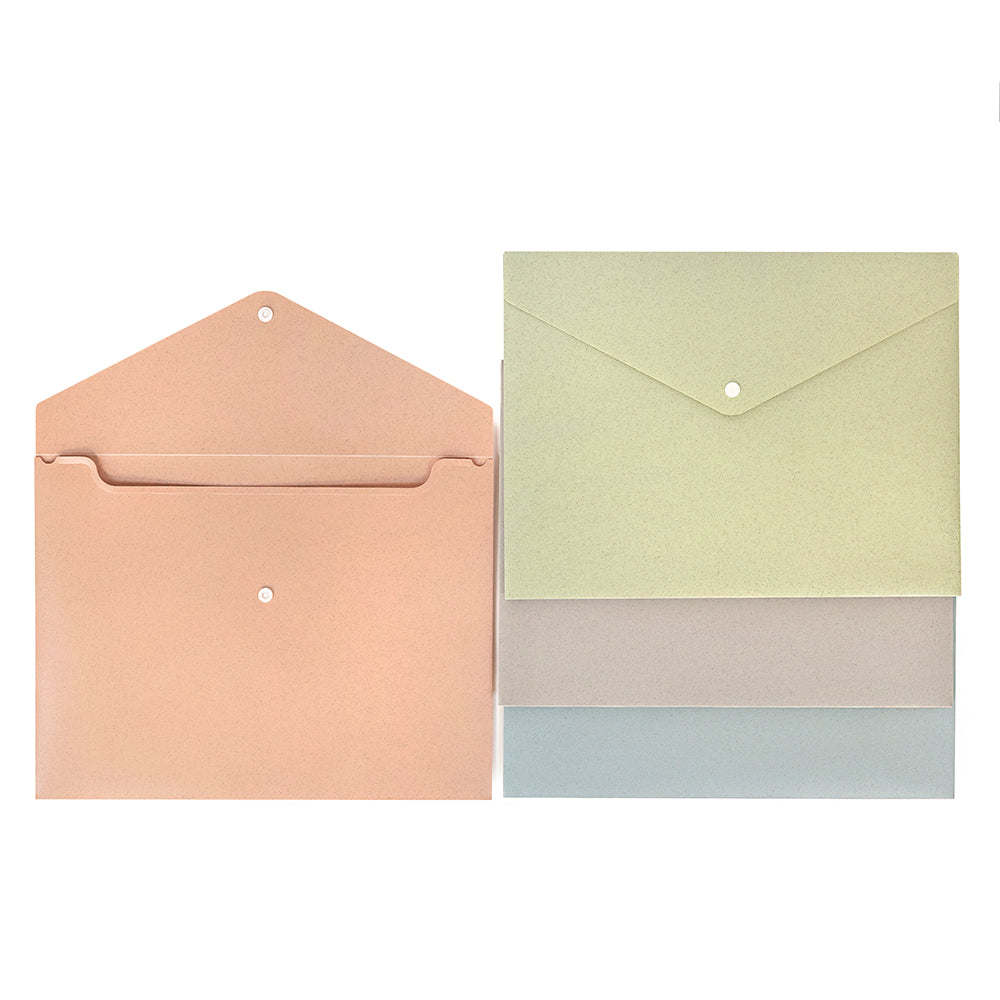 Enveloppe avec bouton en plastique biodégradable fait de pailles de blé