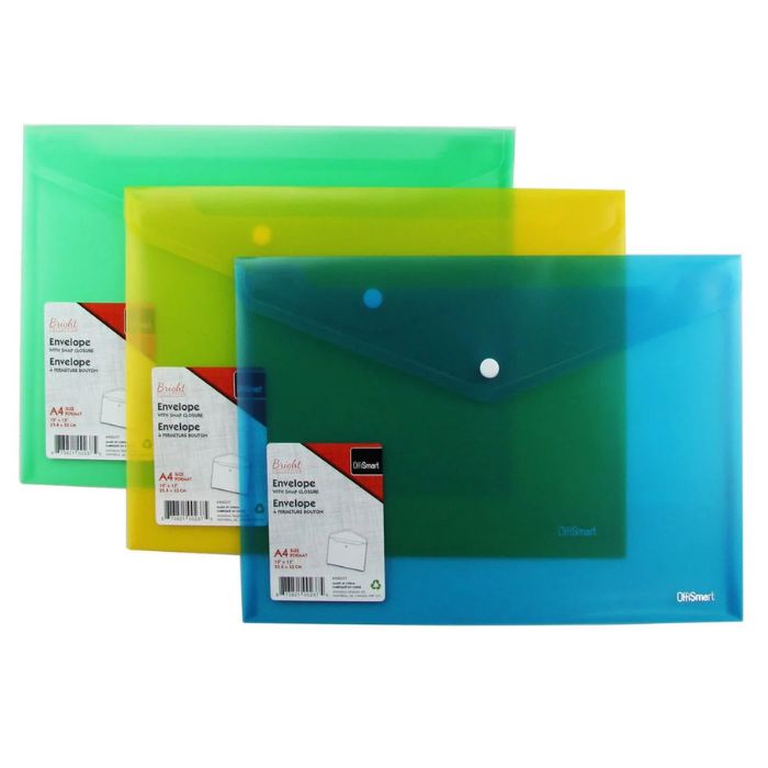 Pochette en plastique avec bouton