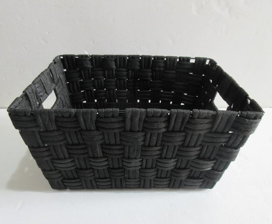 Panier tressé en tissu noir