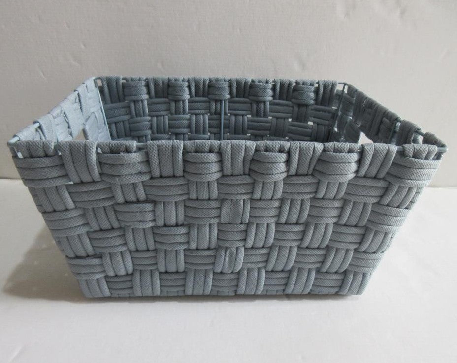 Panier tressé en tissu gris