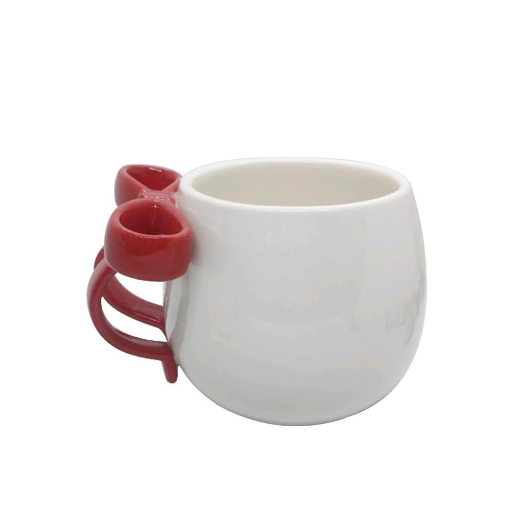 Tasse à café avec boucle rouge