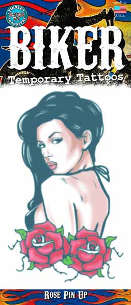 Tatouage pin-up et roses