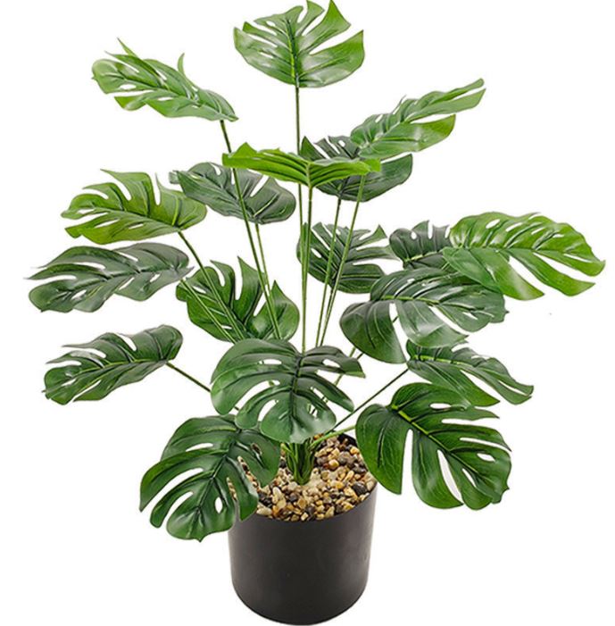 Plante verte artificielle dans un pot noir