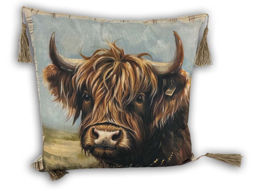 Coussin 30 cm x 50 cm x 10 cm vache Highland sur fond de prés