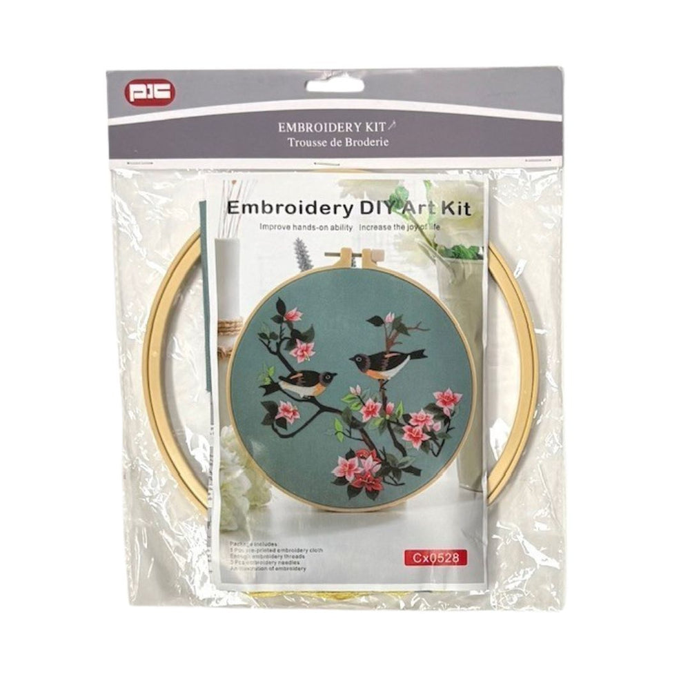 Ensemble de broderie fleurs et duo de oiseaux noirs