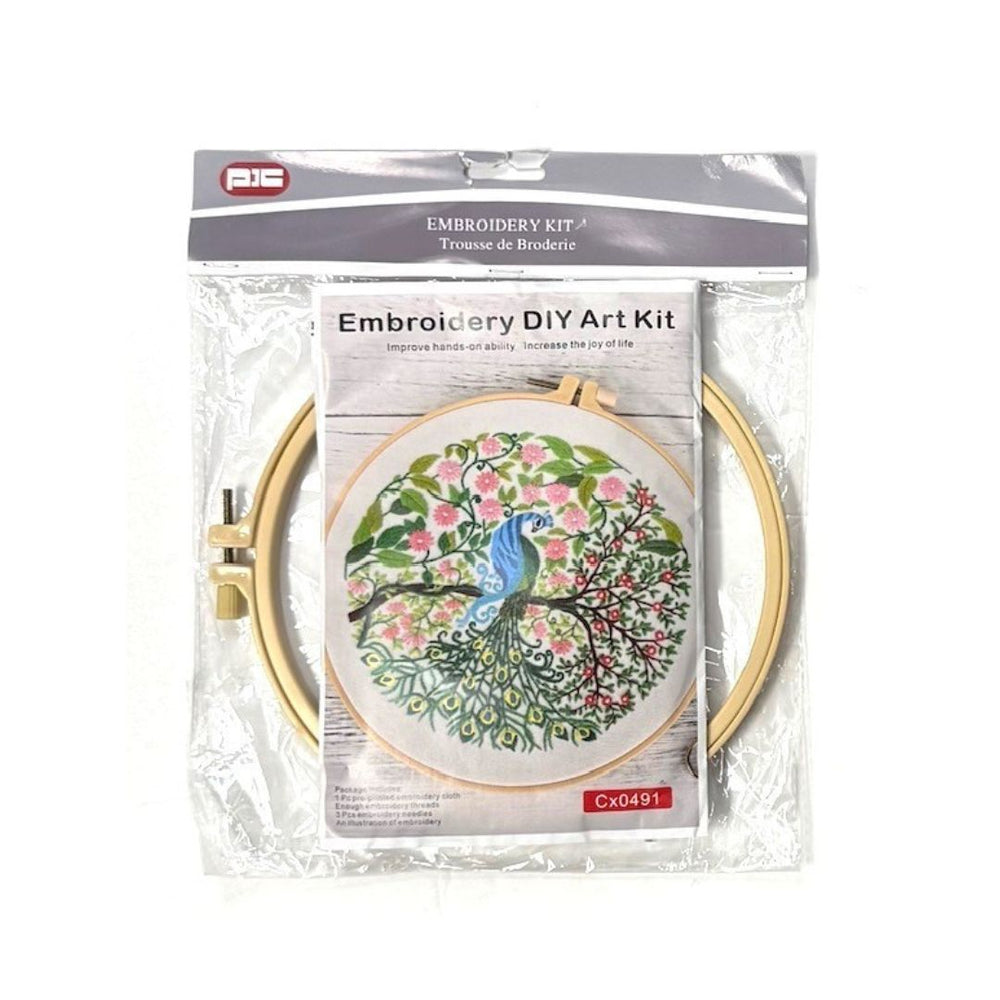 Ensemble de broderie fleurs et paon