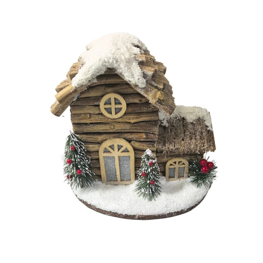 Maison en bois illuminée et enneigée