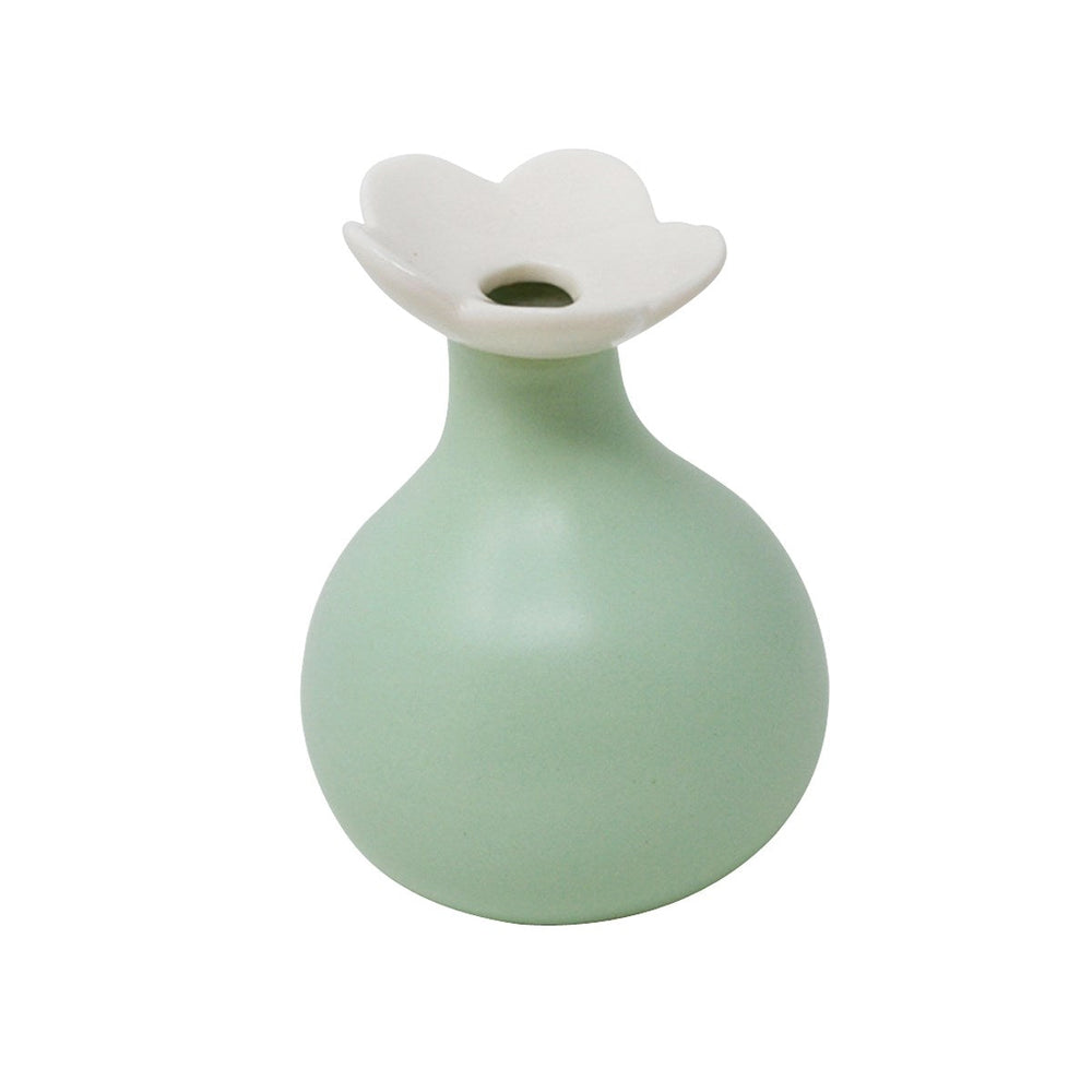 Vase vert avec goulot en forme de fleur 3 po x 3 po