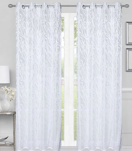 Rideau Ashley 54 po x 90 po en velours blanc aux motifs de branches blanches