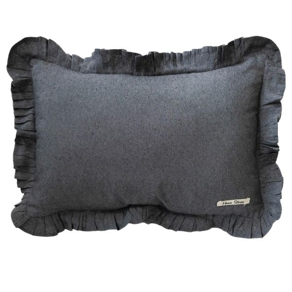 Coussin 16 po x 24 po gris avec bordure à volants